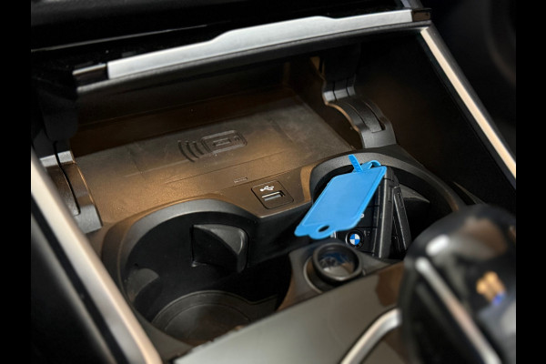 BMW 3 Serie Touring 320e Sportline | Pano | Leder | Laser | Shadow Line | Trekhaak elektr. | 18 inch | Stoelverwarming