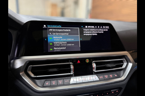 BMW 3 Serie Touring 320e Sportline | Pano | Leder | Laser | Shadow Line | Trekhaak elektr. | 18 inch | Stoelverwarming