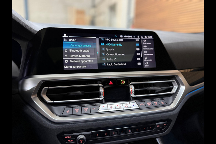 BMW 3 Serie Touring 320e Sportline | Pano | Leder | Laser | Shadow Line | Trekhaak elektr. | 18 inch | Stoelverwarming