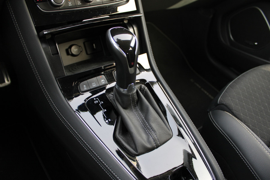 Opel Grandland X 1.6 Turbo Ultimate | Trekhaak | BLIS | Carplay | Navigatie | Trekhaak |