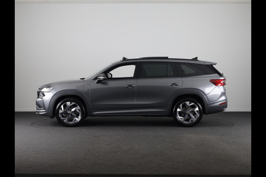 Škoda Kodiaq 1.5 TSI PHEV Sportline Business 204 pk Automaat (DSG) | Verlengde garantie | Navigatie | Panoramadak | Trekhaak (wegklapbaar) | Parkeersensoren | Achteruitrijcamera | Stoelverwarming v/a |