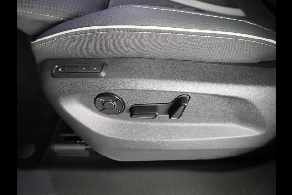 Škoda Kodiaq 1.5 TSI PHEV Sportline Business 204 pk Automaat (DSG) | Verlengde garantie | Navigatie | Panoramadak | Trekhaak (wegklapbaar) | Parkeersensoren | Achteruitrijcamera | Stoelverwarming v/a |