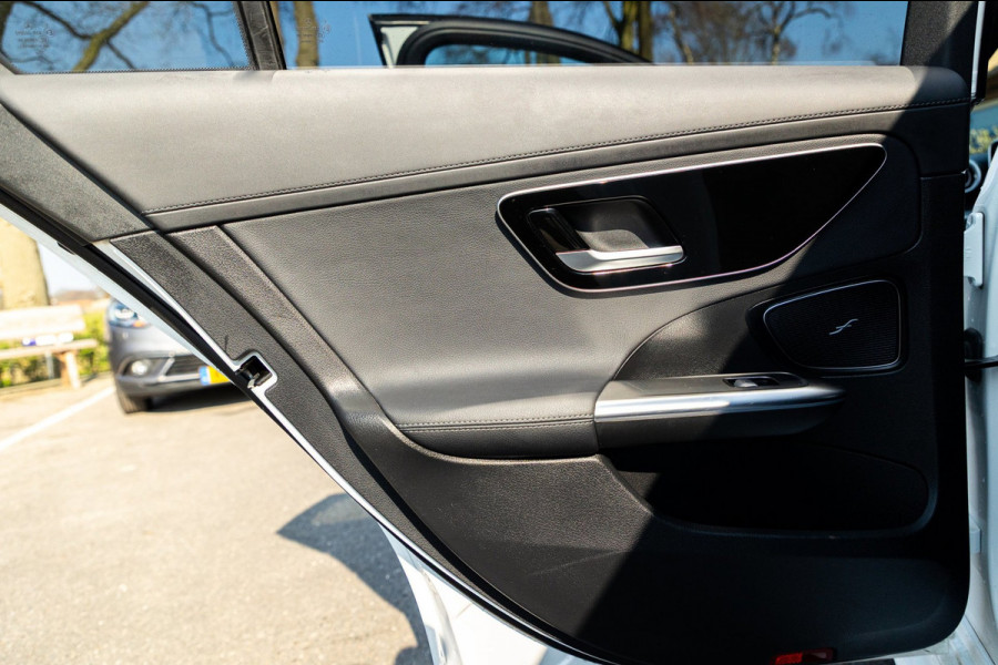 Mercedes-Benz C-Klasse Estate 300 e Luxury Line i phev I Leder I Carplay I Digital Light I AMG I Dealeronderhouden I