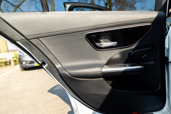 Mercedes-Benz C-Klasse Estate 300 e Luxury Line i phev I Leder I Carplay I Digital Light I AMG I Dealeronderhouden I