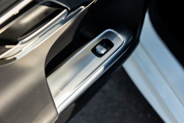 Mercedes-Benz C-Klasse Estate 300 e Luxury Line i phev I Leder I Carplay I Digital Light I AMG I Dealeronderhouden I