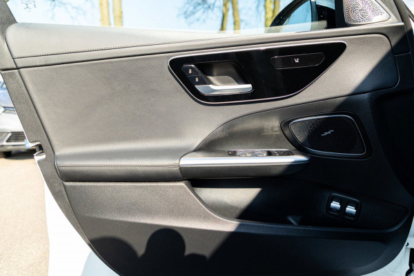 Mercedes-Benz C-Klasse Estate 300 e Luxury Line i phev I Leder I Carplay I Digital Light I AMG I Dealeronderhouden I