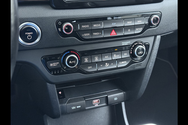 Kia e-Niro ExecutiveLine 64kWh SOH 100% Leder Warmtepomp Elek.Stoel+Memory JBL®-Audio Pdc Navi Ecc Camera Apple Carplay Android Auto Stoelverwarming+Koeling Stuurverwarming Lmv Privacy Glas DAB Vess Lane Assist Blind Spot Origineel Nederlandse Auto Dealeronderhouden