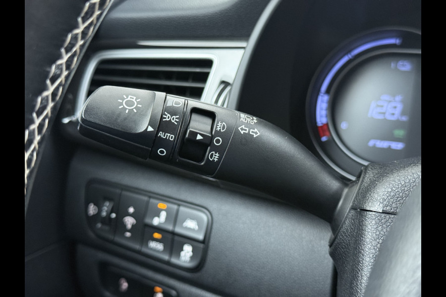 Kia e-Niro ExecutiveLine 64kWh SOH 100% Leder Warmtepomp Elek.Stoel+Memory JBL®-Audio Pdc Navi Ecc Camera Apple Carplay Android Auto Stoelverwarming+Koeling Stuurverwarming Lmv Privacy Glas DAB Vess Lane Assist Blind Spot Origineel Nederlandse Auto Dealeronderhouden