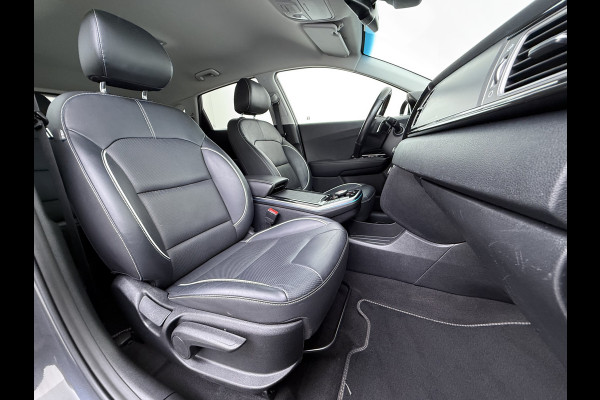 Kia e-Niro ExecutiveLine 64kWh SOH 100% Leder Warmtepomp Elek.Stoel+Memory JBL®-Audio Pdc Navi Ecc Camera Apple Carplay Android Auto Stoelverwarming+Koeling Stuurverwarming Lmv Privacy Glas DAB Vess Lane Assist Blind Spot Origineel Nederlandse Auto Dealeronderhouden