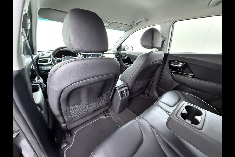 Kia e-Niro ExecutiveLine 64kWh SOH 100% Leder Warmtepomp Elek.Stoel+Memory JBL®-Audio Pdc Navi Ecc Camera Apple Carplay Android Auto Stoelverwarming+Koeling Stuurverwarming Lmv Privacy Glas DAB Vess Lane Assist Blind Spot Origineel Nederlandse Auto Dealeronderhouden