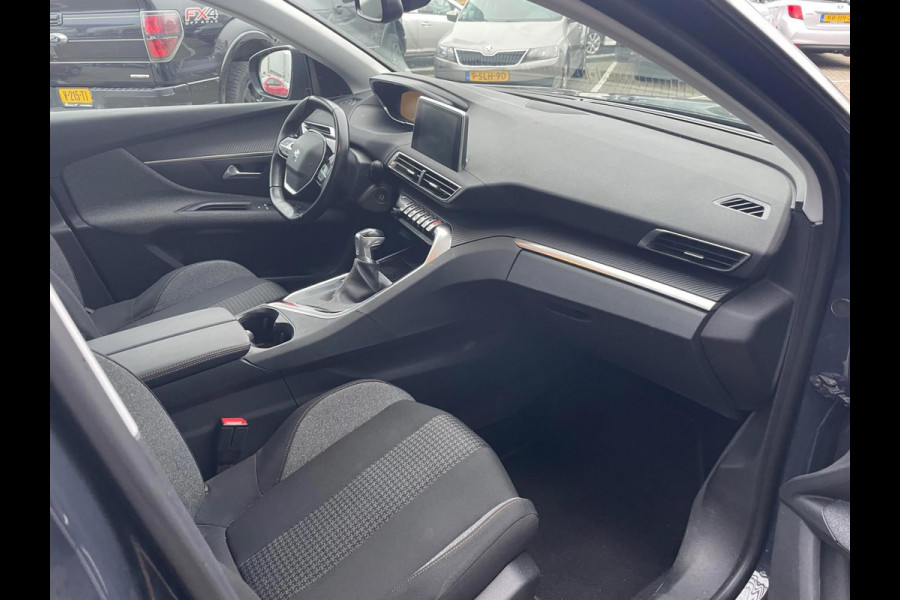 Peugeot 3008 1.2 PureTech Blue Lease Executive / camera