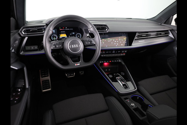 Audi A3 Sportback 40 TFSI e S edition 204 pk S-tronic | Verlengde garantie | Navigatie | Panoramadak | Parkeersensoren (Park assist) | Achteruitrijcamera | Stoelverwarming | S-Line |