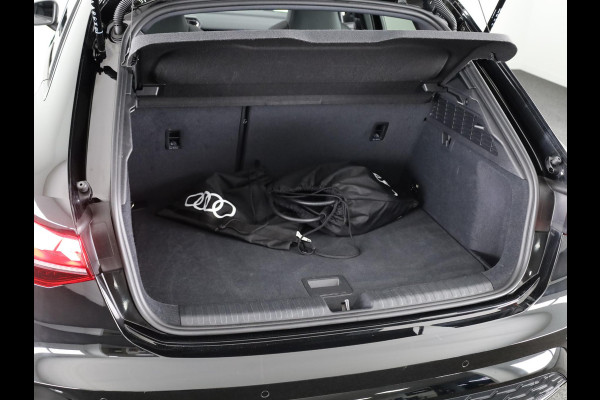 Audi A3 Sportback 40 TFSI e S edition 204 pk S-tronic | Verlengde garantie | Navigatie | Panoramadak | Parkeersensoren (Park assist) | Achteruitrijcamera | Stoelverwarming | S-Line |