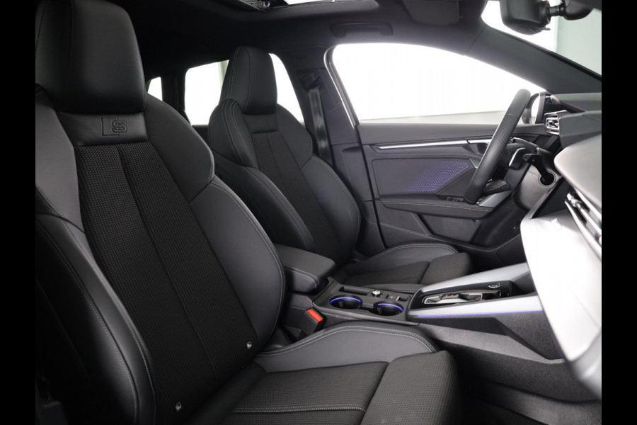 Audi A3 Sportback 40 TFSI e S edition 204 pk S-tronic | Verlengde garantie | Navigatie | Panoramadak | Parkeersensoren (Park assist) | Achteruitrijcamera | Stoelverwarming | S-Line |