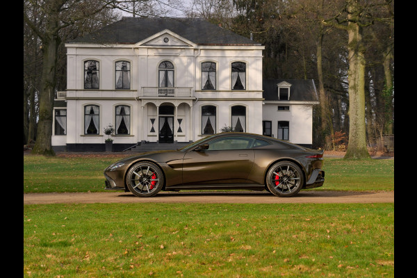 Aston Martin Vantage 4.0 V8 | Carbon pack ext + int | Véél alcantara | Kopi Bronze