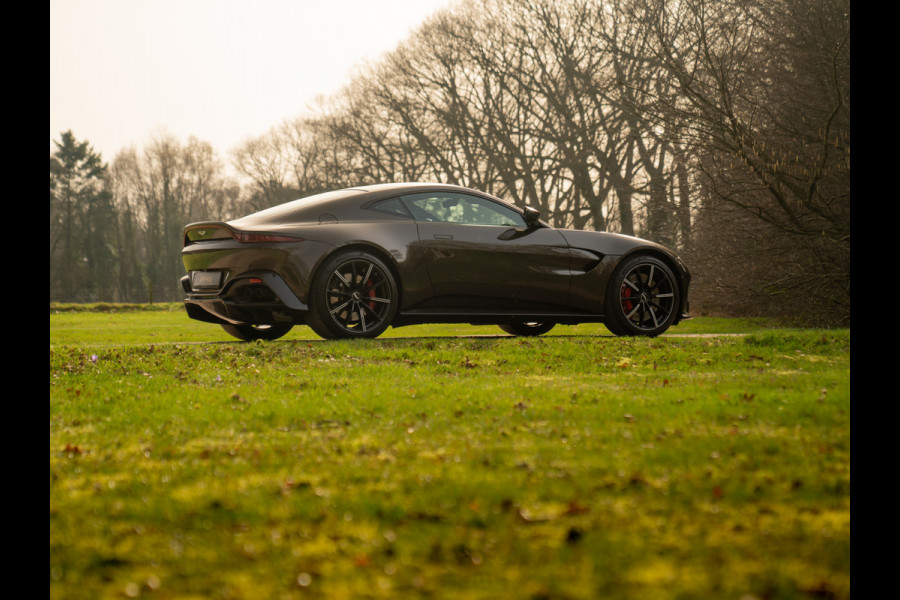 Aston Martin Vantage 4.0 V8 | Carbon pack ext + int | Véél alcantara | Kopi Bronze