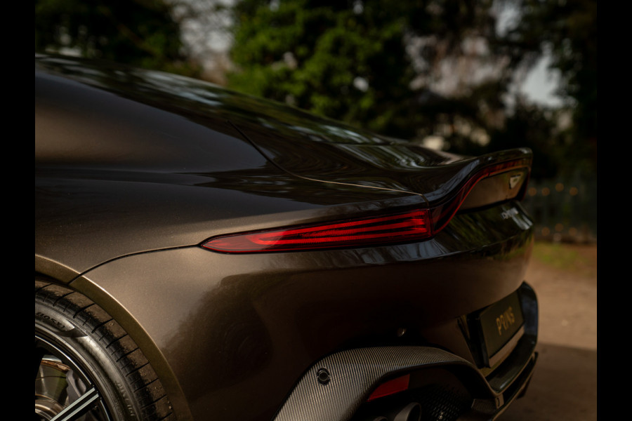 Aston Martin Vantage 4.0 V8 | Carbon pack ext + int | Véél alcantara | Kopi Bronze