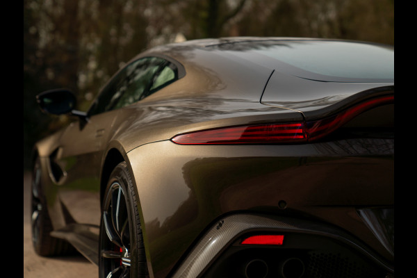 Aston Martin Vantage 4.0 V8 | Carbon pack ext + int | Véél alcantara | Kopi Bronze