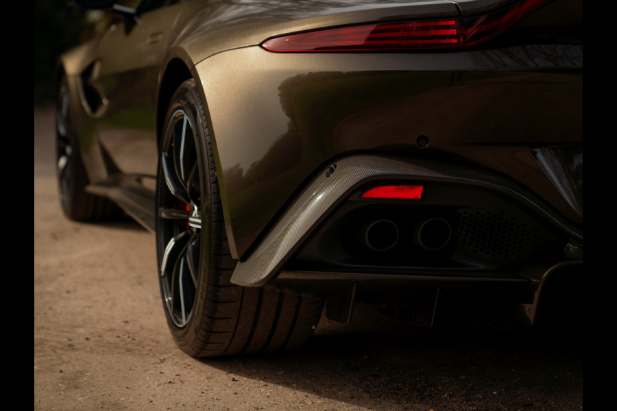 Aston Martin Vantage 4.0 V8 | Carbon pack ext + int | Véél alcantara | Kopi Bronze