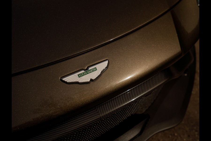 Aston Martin Vantage 4.0 V8 | Carbon pack ext + int | Véél alcantara | Kopi Bronze