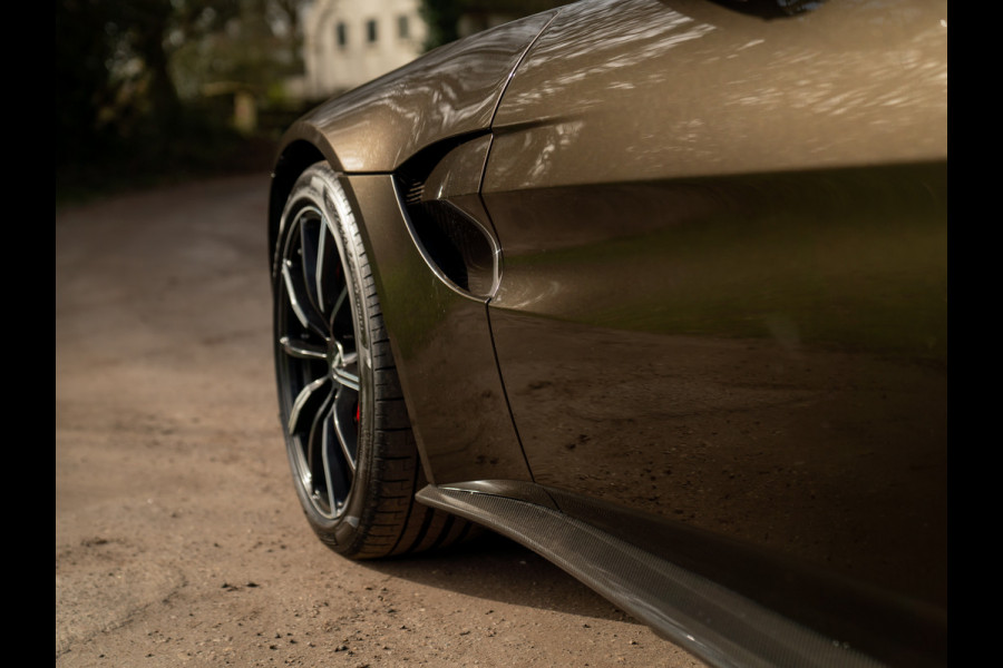 Aston Martin Vantage 4.0 V8 | Carbon pack ext + int | Véél alcantara | Kopi Bronze