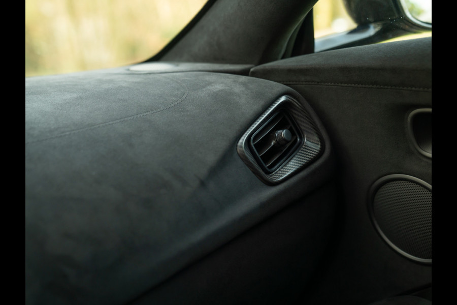 Aston Martin Vantage 4.0 V8 | Carbon pack ext + int | Véél alcantara | Kopi Bronze