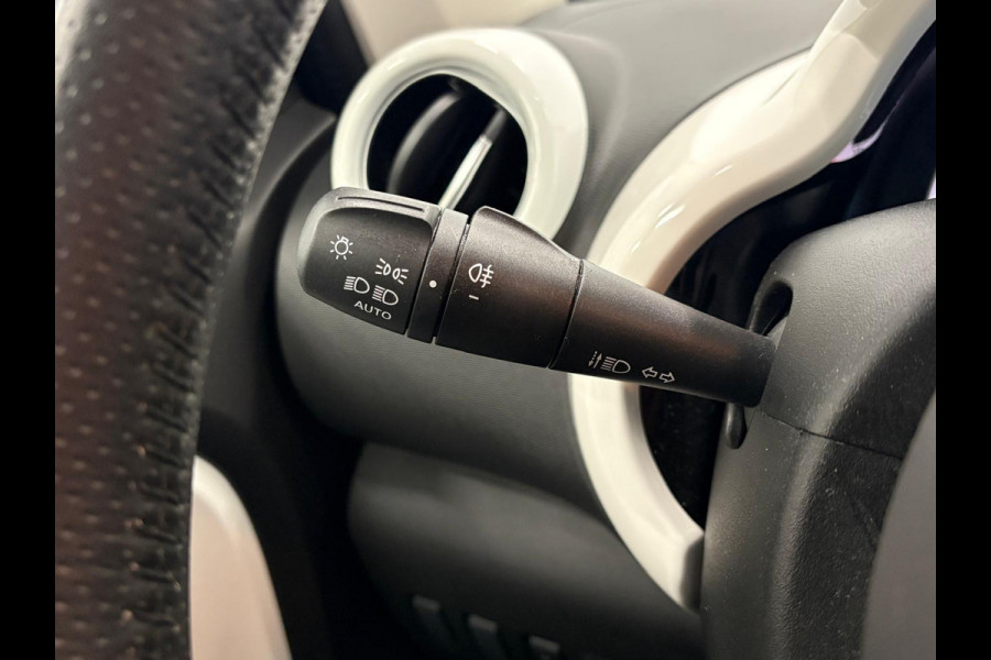 Renault Twingo 1.0 SCe Intens Navigatie Apple Carplay/Android Auto Parkeersensoren achter Cruise Control Climate Control Half leder Lichtmetalen velgen