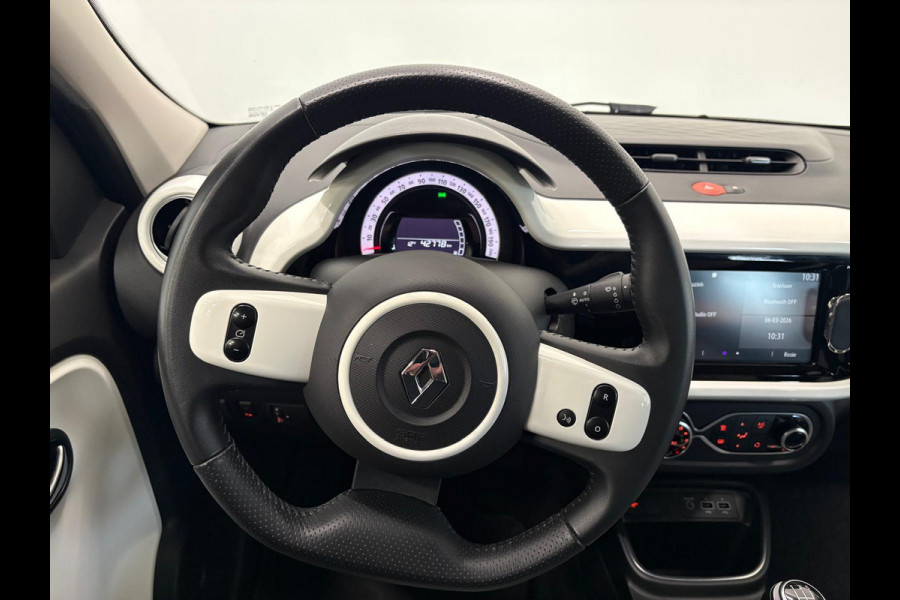 Renault Twingo 1.0 SCe Intens Navigatie Apple Carplay/Android Auto Parkeersensoren achter Cruise Control Climate Control Half leder Lichtmetalen velgen