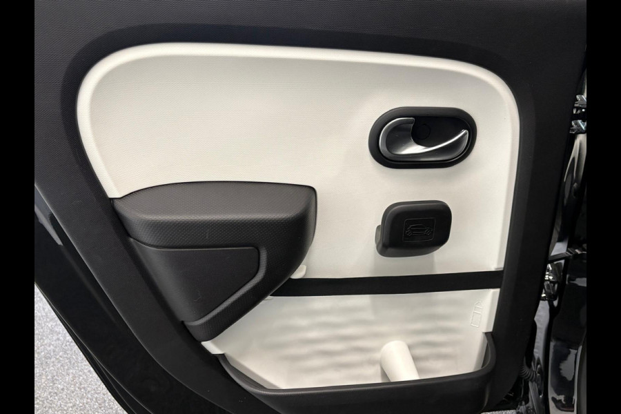 Renault Twingo 1.0 SCe Intens Navigatie Apple Carplay/Android Auto Parkeersensoren achter Cruise Control Climate Control Half leder Lichtmetalen velgen