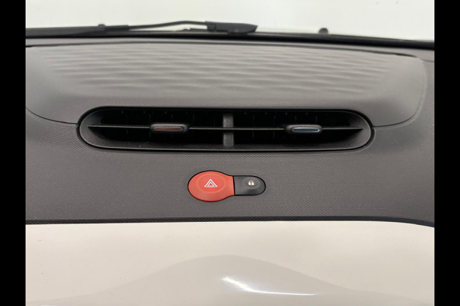 Renault Twingo 1.0 SCe Intens Navigatie Apple Carplay/Android Auto Parkeersensoren achter Cruise Control Climate Control Half leder Lichtmetalen velgen