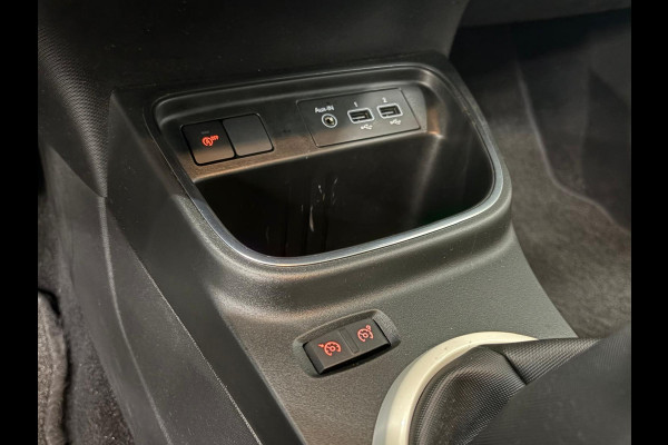 Renault Twingo 1.0 SCe Intens Navigatie Apple Carplay/Android Auto Parkeersensoren achter Cruise Control Climate Control Half leder Lichtmetalen velgen