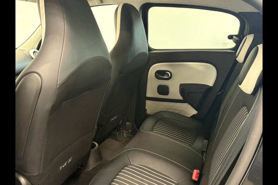 Renault Twingo 1.0 SCe Intens Navigatie Apple Carplay/Android Auto Parkeersensoren achter Cruise Control Climate Control Half leder Lichtmetalen velgen