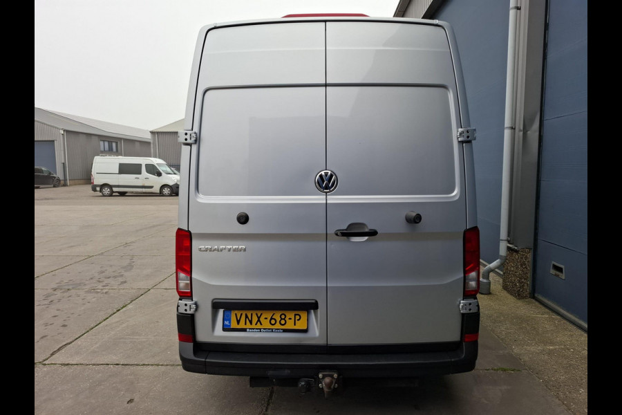 Volkswagen Crafter 35 2.0 TDI L3H3 Comfortline AIRCO / CRUISE CONTROLE / TREKHAAK / 3 ZITS / NAVI / CARPLAY