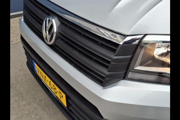 Volkswagen Crafter 35 2.0 TDI L3H3 Comfortline AIRCO / CRUISE CONTROLE / TREKHAAK / 3 ZITS / NAVI / CARPLAY