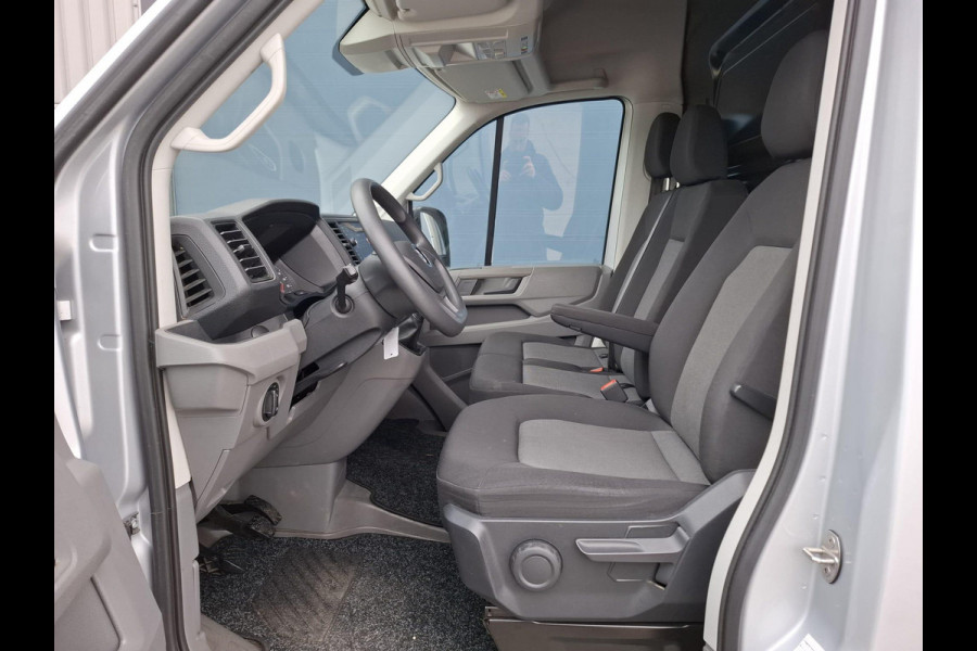 Volkswagen Crafter 35 2.0 TDI L3H3 Comfortline AIRCO / CRUISE CONTROLE / TREKHAAK / 3 ZITS / NAVI / CARPLAY