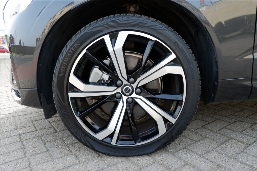 Volvo XC60 2.0 T8 Plus Dark / INCL. 12 mnd BOVAG / Full Option / Luchtverin