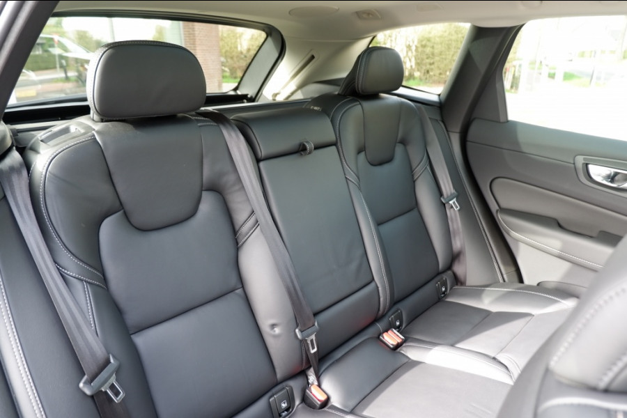 Volvo XC60 2.0 T8 Plus Dark / INCL. 12 mnd BOVAG / Full Option / Luchtverin