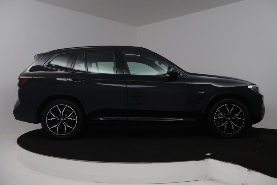 BMW X3 XDrive30e Business Edition Plus M-Sport ( SOH 92%, PANORAMADAK, TREKHAAK, SFEERVERLICHTING, DEALER ONDERHOUDEN)
