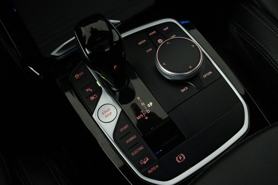 BMW X3 XDrive30e Business Edition Plus M-Sport ( SOH 92%, PANORAMADAK, TREKHAAK, SFEERVERLICHTING, DEALER ONDERHOUDEN)