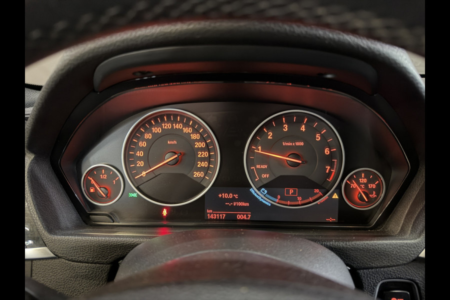 BMW 3 Serie Touring 318i High Executive Automaat | Leder | Stoelverwarming | Full LED | Navi | PDC V+A