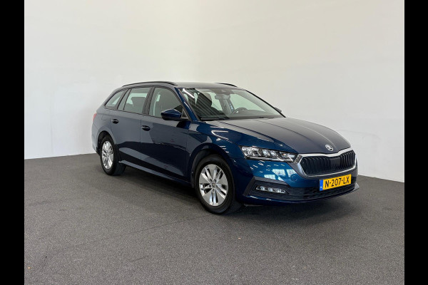Škoda Octavia Combi 1.0 e-TSI Business Edition Navigatie Apple Carplay/Android Auto Parkeersensoren Adaptive Cruise Control Virtual Cockpit Full Led Climate Control Lichtmetalen velgen