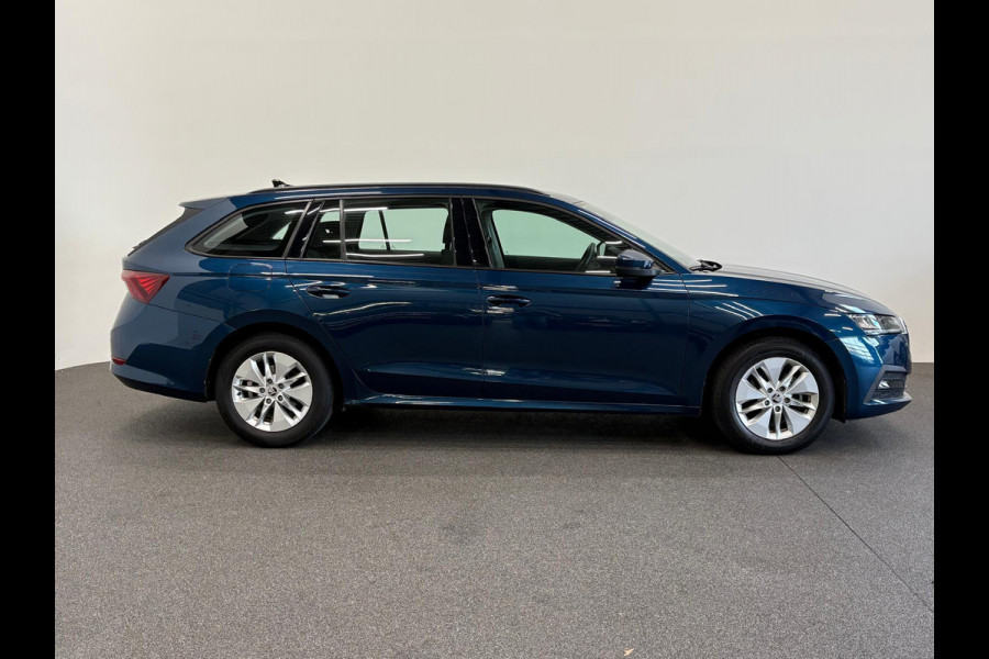 Škoda Octavia Combi 1.0 e-TSI Business Edition Navigatie Apple Carplay/Android Auto Parkeersensoren Adaptive Cruise Control Virtual Cockpit Full Led Climate Control Lichtmetalen velgen