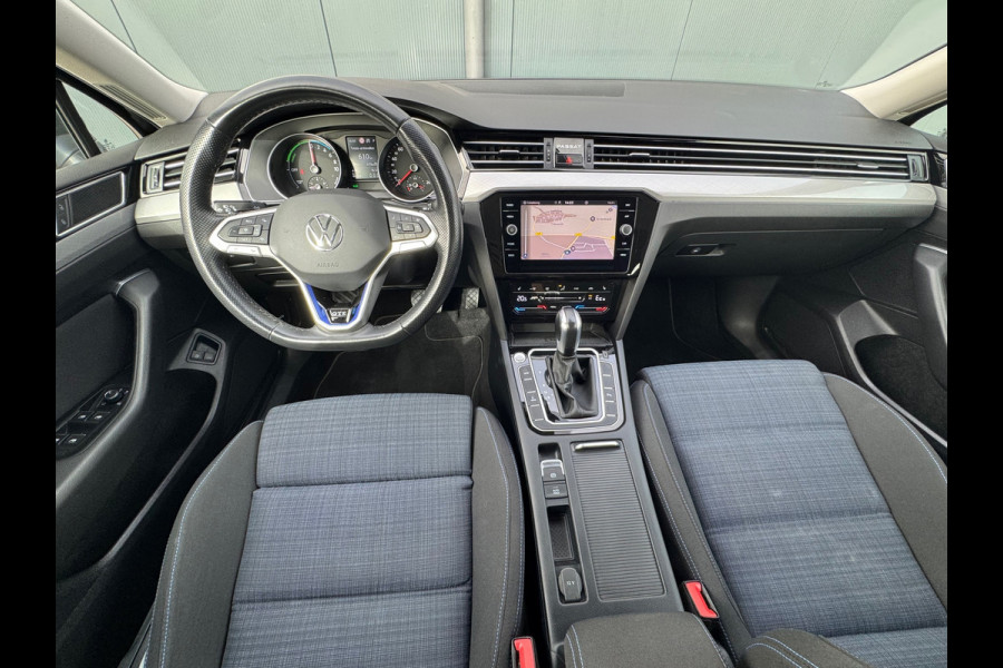 Volkswagen Passat Variant 1.4 TSI PHEV * Camera * Stoelverwarming * Lane-assistent *