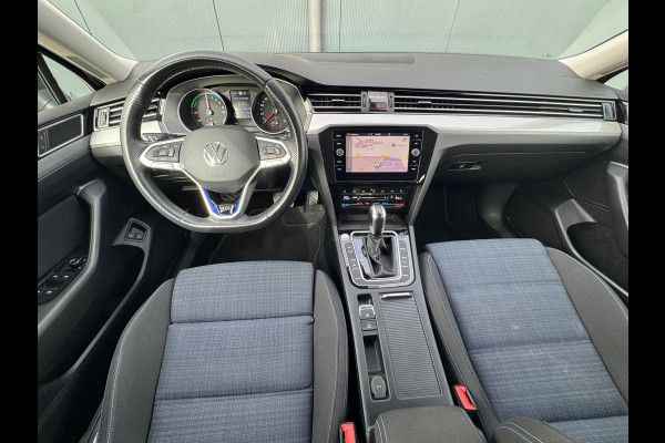 Volkswagen Passat Variant 1.4 TSI PHEV * Camera * Stoelverwarming * Lane-assistent *