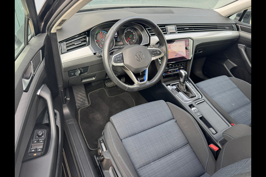 Volkswagen Passat Variant 1.4 TSI PHEV * Camera * Stoelverwarming * Lane-assistent *