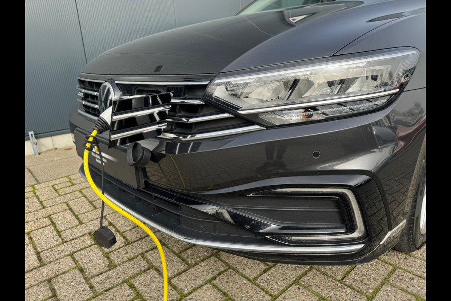 Volkswagen Passat Variant 1.4 TSI PHEV * Camera * Stoelverwarming * Lane-assistent *