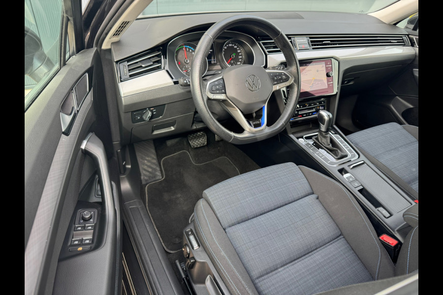 Volkswagen Passat Variant 1.4 TSI PHEV * Camera * Stoelverwarming * Lane-assistent *