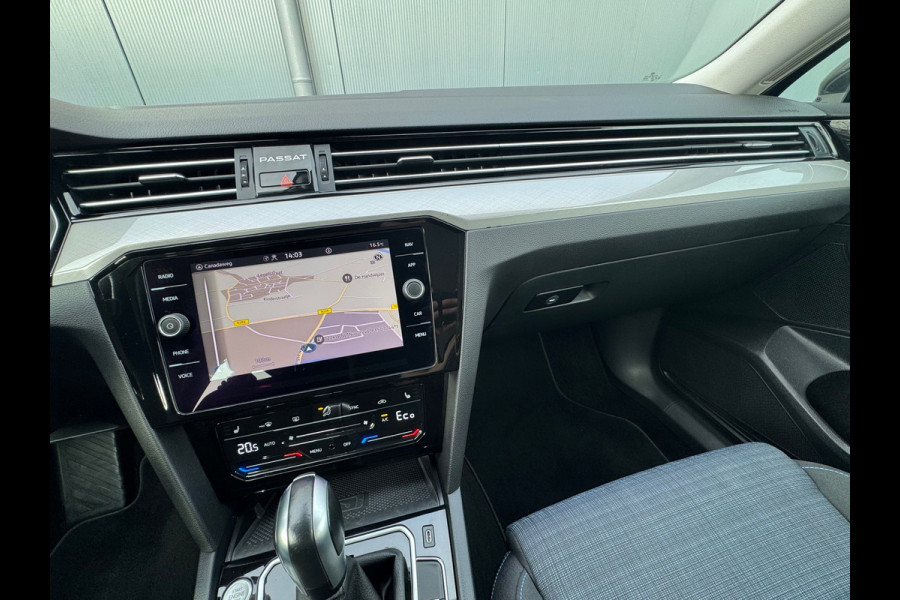Volkswagen Passat Variant 1.4 TSI PHEV * Camera * Stoelverwarming * Lane-assistent *
