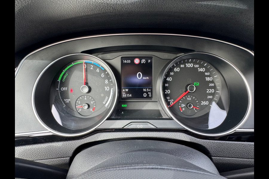 Volkswagen Passat Variant 1.4 TSI PHEV * Camera * Stoelverwarming * Lane-assistent *