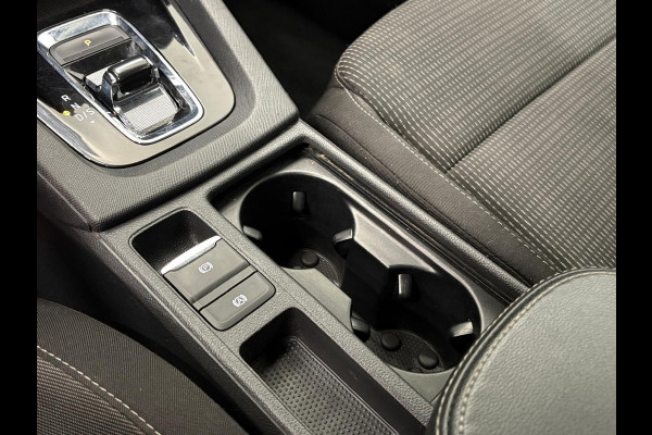 Škoda Octavia Combi 1.0 e-TSI Business Edition Navigatie Apple Carplay/Android Auto Parkeersensoren Adaptive Cruise Control Virtual Cockpit Full Led Climate Control Lichtmetalen velgen